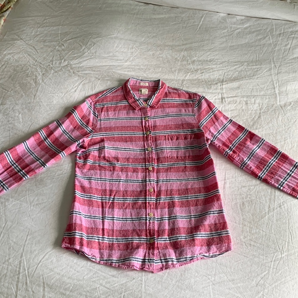 Women’s perfect fit button up shirt